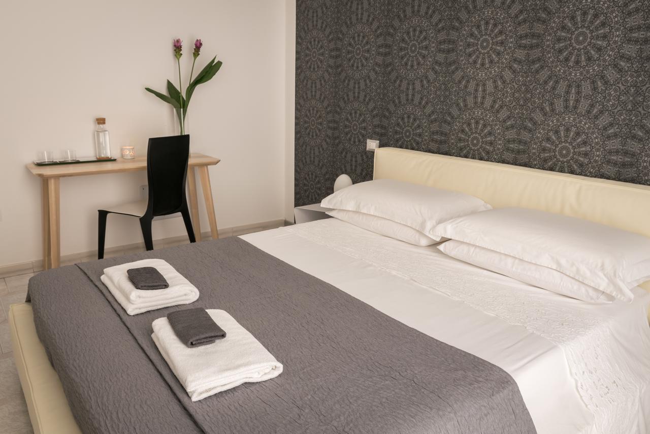 B&B Le Giravolte Lecce Exterior foto
